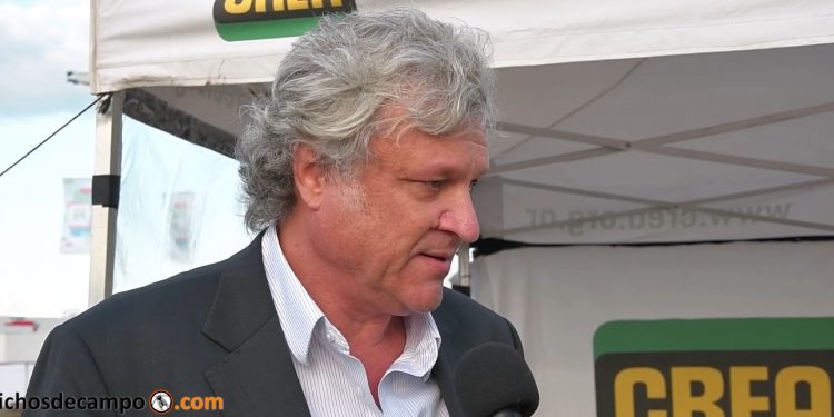 Los emoji del agro: David Hughes, de Argentrigo, está 😍 de la juventud argentina