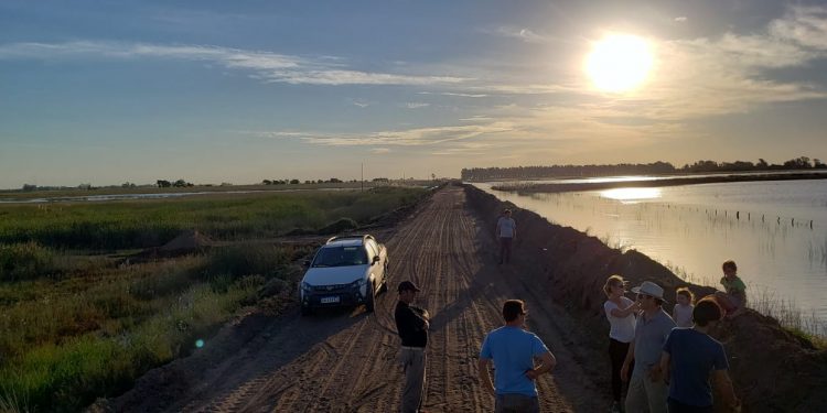 La Pampa hizo un canal para desagotar los excesos hídricos, pero terminó inundando a varios campos