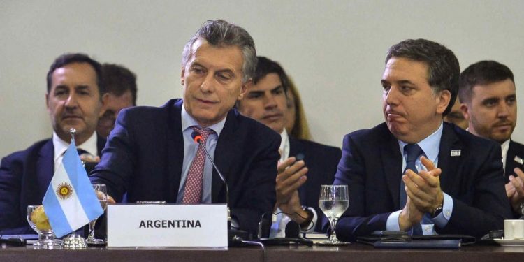 Suben un impuesto a la importación y algunos lo vinculan a un error de cálculo con las retenciones