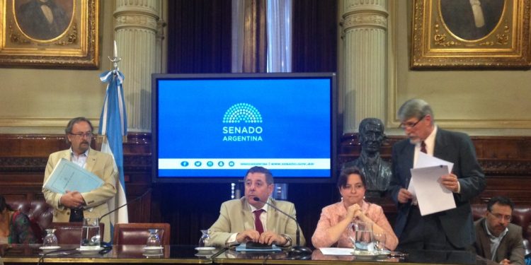 De Angeli versus Solanas: El Senado comenzó a debatir sobre las aplicaciones con agroquímicos