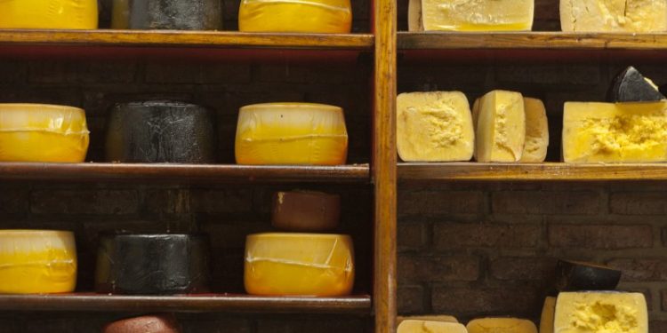 Te lo avisamos: La industria láctea dice estar muy complicada por los altos precios de la leche y pide bajar las retenciones