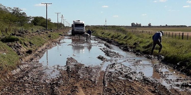 Caminos rurales en Santa Fe: La intención era buena pero el problema es de dónde sale el dinero