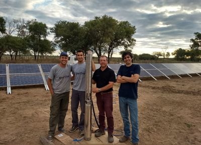 Viejas quimeras que se hacen realidad: Usando la energía del sol se puede extraer agua de hasta 400 metros de profundidad