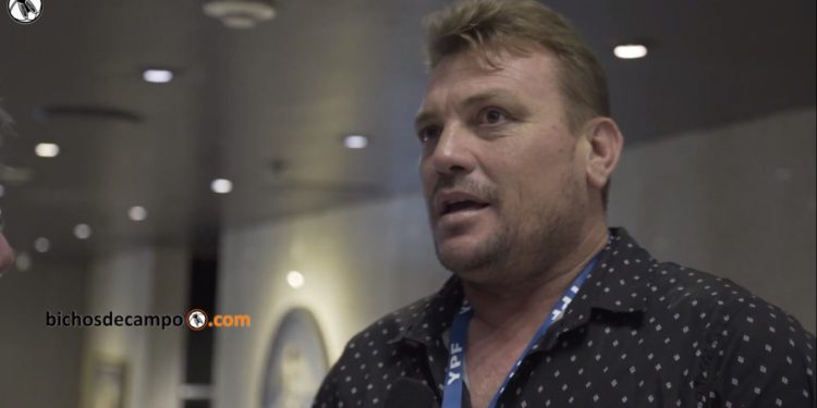 Mario Emmert transporta hacienda y sufre el mal estado de los caminos: Una vez quedó varado por siete días