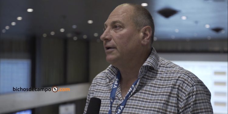 Daniel Spinardi es 'jaulero' y padece los caminos rurales: "Sólo 10% tiene posibilidad de cargar hacienda sobre la ruta"