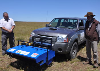 El ingenio da para todo: Fabricaron en La Pampa una cosechadora de semillas de pastizales naturales