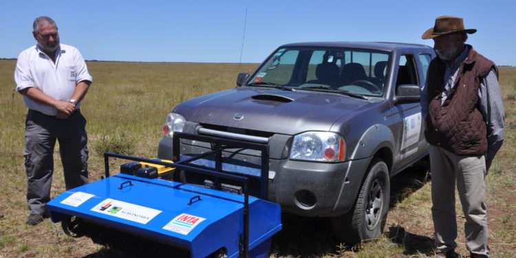 El ingenio da para todo: Fabricaron en La Pampa una cosechadora de semillas de pastizales naturales