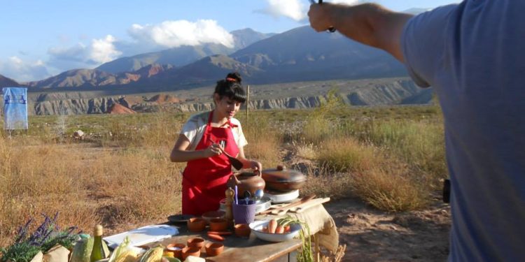 Sabores y saberes: En su Jujuy, Nora Gómez cocina una calapurca y un flan de queso de cabra