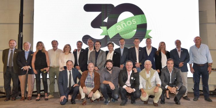 A los 30 años es posible reinventarse: AAPRESID jubila el barbecho químico y ahora pone todo el acento en los cultivos de servicio