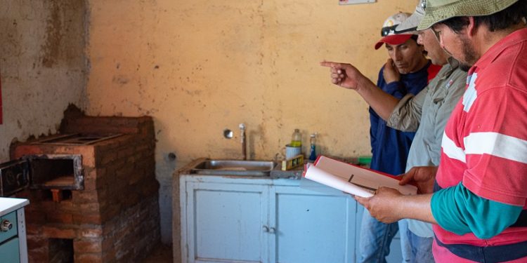 Una cocina económica permite reemplazar los tradicionales fogones y ahorrar 40% de leña