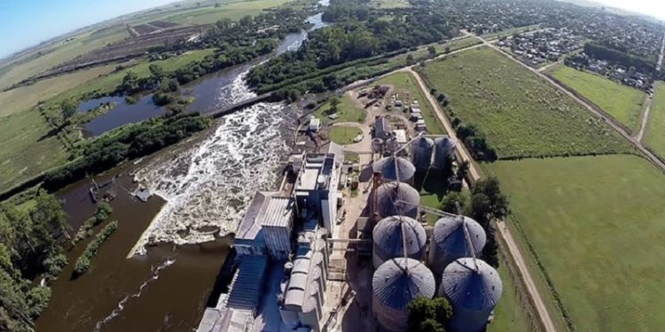 La insólita historia de la represa del molino Juan Semino: Hace 144 años que genera electricidad, pero por la presión ambientalista habría que demolerla