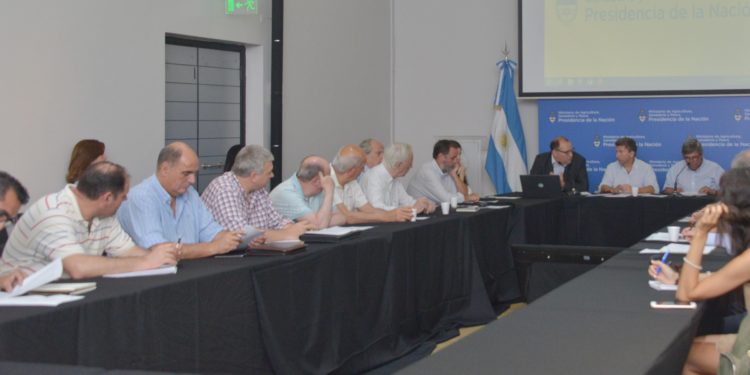 Decepcionados con la política lechera del macrismo, los tamberos de Santa Fe ya se plantean una nueva agenda de trabajo con el peronismo