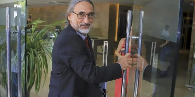 Crónicas robadas: En una entrevista, el ministro Basterra lanzó sus primeras definiciones