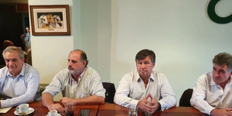 Divide y reinarás: Alberto Fernández ordenó ahora dar a los pequeños productores compensaciones por la suba de retenciones