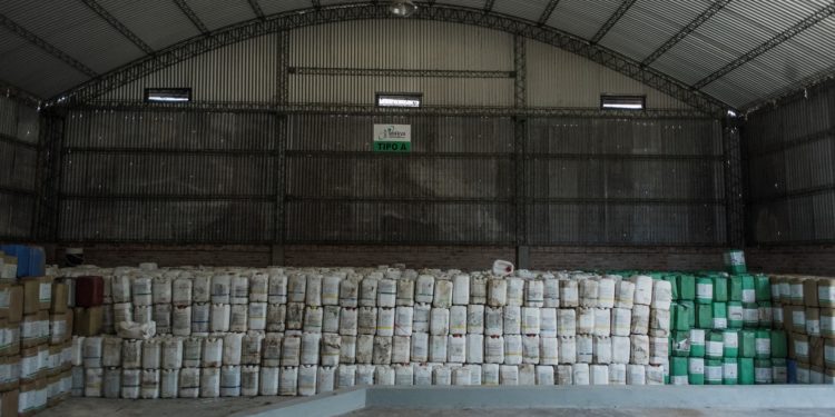 Por la falta de un centro para recibir los bidones usados, La Pampa amenaza prohibir el uso de agroquímicos
