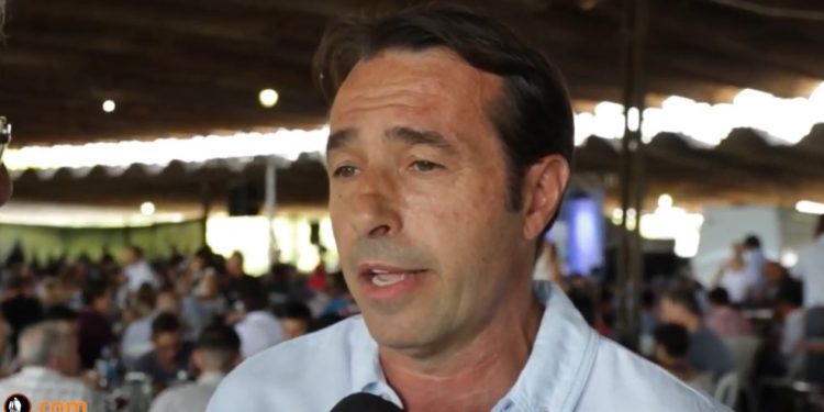 Marcelo Mengani está al frente de uno de los frigoríficos más grandes, pero sigue concurriendo temprano al Mercado de Liniers: "Lo llevamos en la sangre"