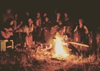 Sabores y saberes: En Perito Moreno, "Pepa" Contreras organiza fogones y prepara sanadoras cremas de Paramela, una planta que crece en la cordillera