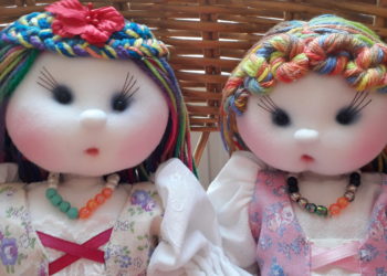 Elvira Schlegel, de Aldea San Antonio, regala muñecas de tela y sigue cuidando su huerta: “Esta tierra me dio todo”