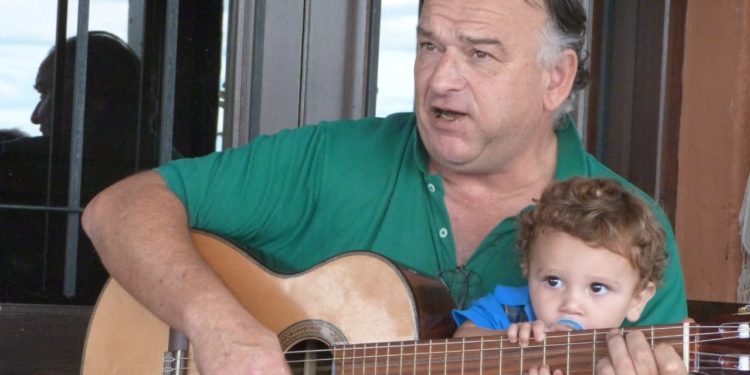 Sabores y saberes: El asesor ganadero Chaleco Padilla encontró en Raco su lugar en el mundo y por eso le canta