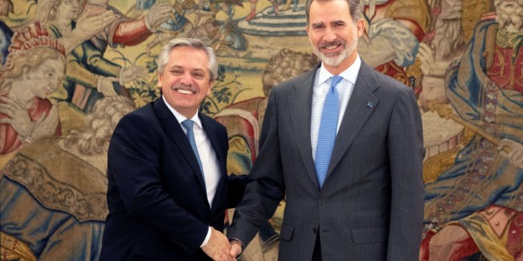 Alberto debería volver a España: Luego de los tractorazos, allá directamente se prohibió que los productores trabajen a pérdida