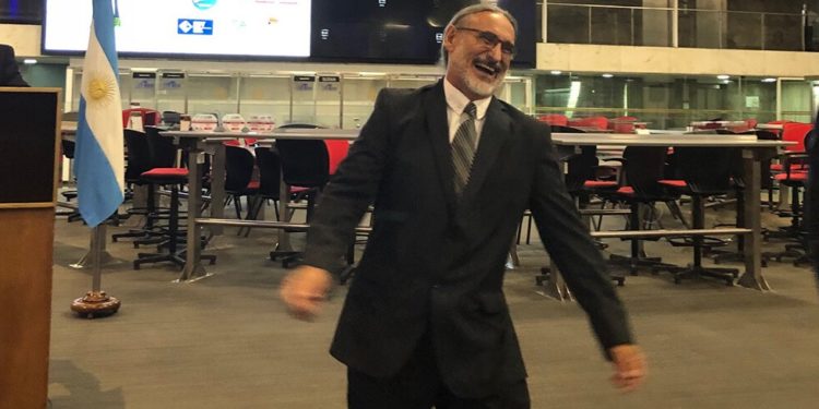 Una voz en el teléfono: Un llamado de último momento de Basterra mantiene en suspenso el paro del campo