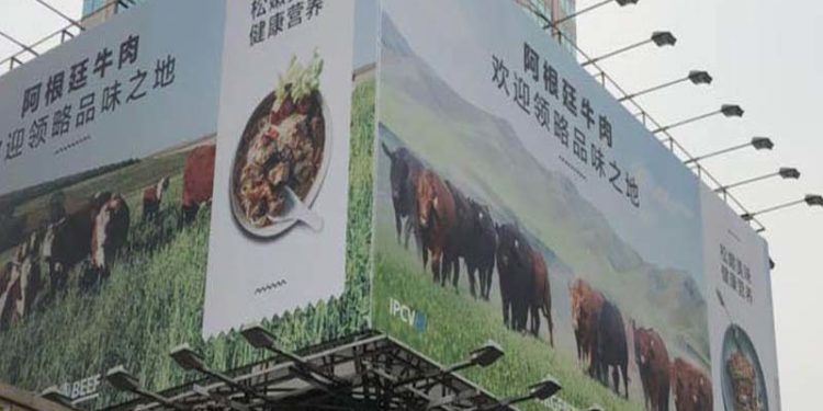 Del cielo al purgatorio: Los exportadores de carne temen por 1.200 contenedores que no se pueden descargar en China