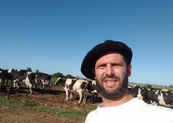 Emanuel Amondarain apuesta a producir novillos Holando como alternativa para paliar la crisis lechera