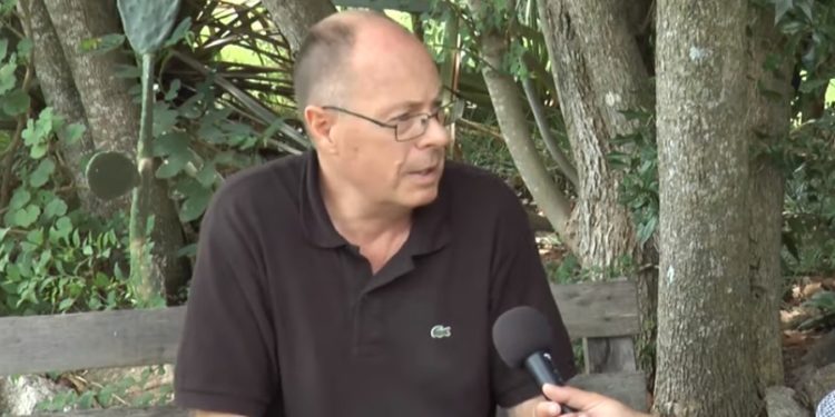 Historia de un encuentro: A Alejandro Wells le decían que no podía prescindir del glifosato, hasta que un día apareció Guillermo