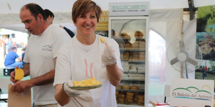 Liliana Oustry: “Al turista lo sorprende que la leche que estamos ordeñando sea para el queso que acaba de probar”