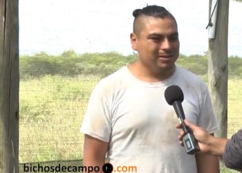 Manuel Trujillo forma parte de la primera colonia agroecológica de Gualeguaychú, y paga con comida la tierra que trabaja