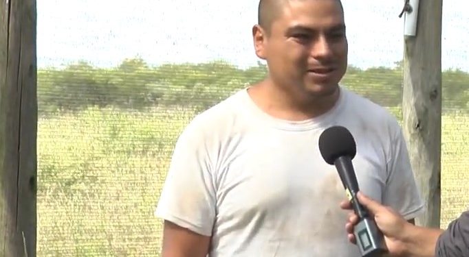 Manuel Trujillo forma parte de la primera colonia agroecológica de Gualeguaychú, y paga con comida la tierra que trabaja
