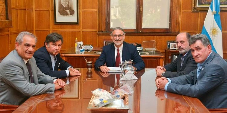 El Gobierno confirmó el aumento de retenciones a la soja pero ofrecerá compensaciones a pequeños productores