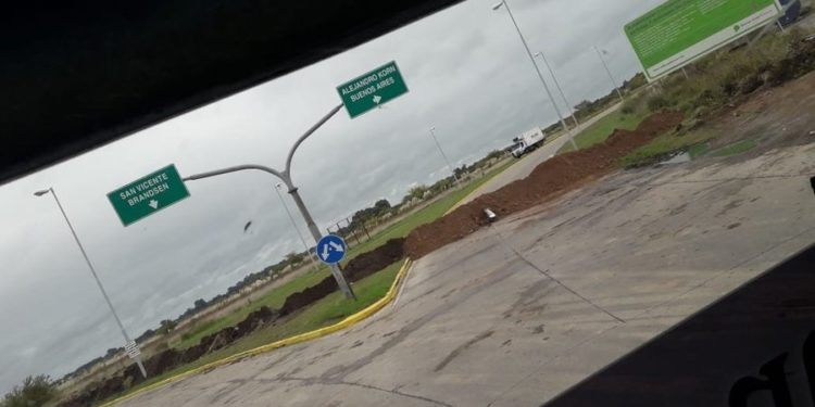 El gobierno emite otro certificado para que los transportistas puedan circular, mientras ellos denuncian “destrato”