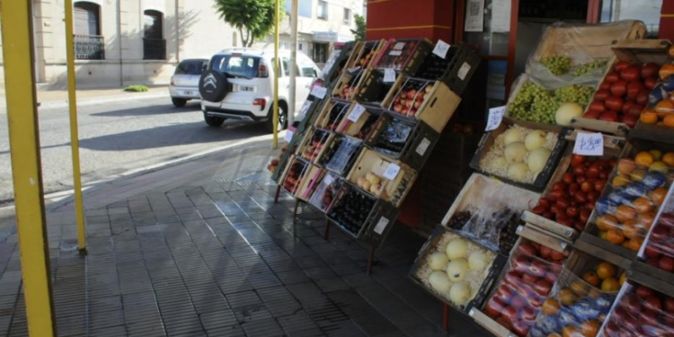 La brecha entre productor y consumidor se achicó bastante, pero el gobierno culpa a los intermediarios