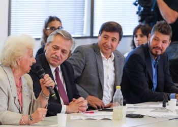 Escándalo de los sobreprecios: El gobierno ahora invita a productoras y cooperativas a venderle alimentos para la emergencia