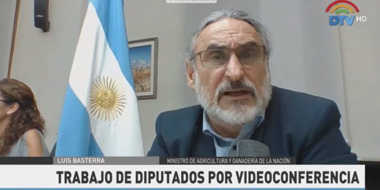 Basterra elogió al sector, que está funcionando casi a pleno, y como premio desestimó más retenciones o la intervención de mercados