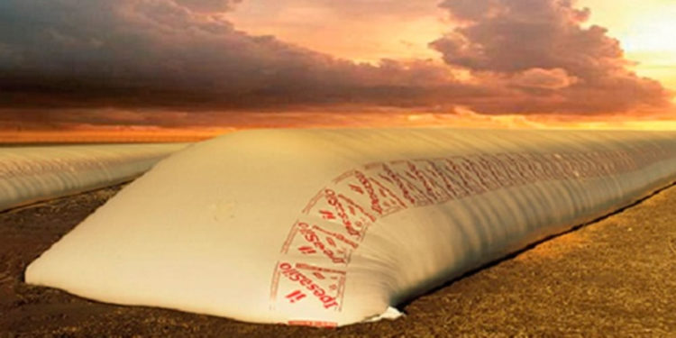 Los silobolsas no solo sirven para guardar granos: También los usan para fabricar delantales médicos