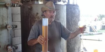 Sabores y saberes: En las sierras de Córdoba, Felipe rescata la peperina y aprovecha el vetiver en aceites esenciales