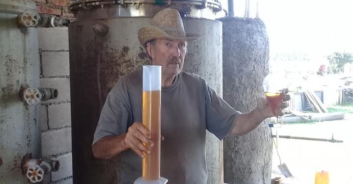 Sabores y saberes: En las sierras de Córdoba, Felipe rescata la peperina y aprovecha el vetiver en aceites esenciales