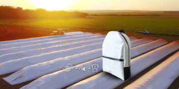 Para crear conciencia sobre el reciclado, una empresa fabrica mochilas escolares con el plástico de los silobolsas
