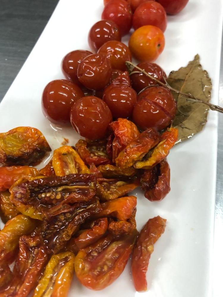 Sabores y saberes: Ariel Ruiz, cocinero insignia de Villa Ángela, usa de ingredientes los yuyos de monte y hasta las frutas preferidas de las víboras