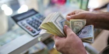 El agro se queja de que el Banco Central paralizó la venta de insumos. Y el BCRA contesta: “No hay ninguna restricción a importar”