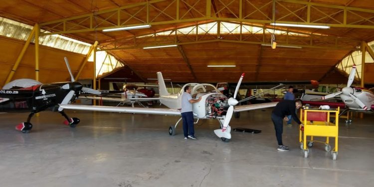 Historias raras: En Mendoza existe una fábrica de aviones, que tiene pasado, presente y futuro ligado con el agro