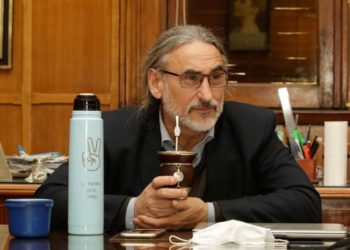 A falta de entrevistas, interpretamos a Luis Basterra: El ministro cree que pasó lo peor y que viene algo mejor