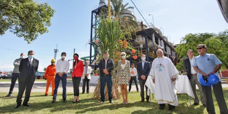 Covid-19, no te tenemos miedo: En Tucumán arrancó una zafra azucarera que aportará miles de litros de alcohol