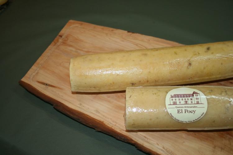 Enrique Capdevielle tiene un tambo ovino y cumplió el sueño de vender quesos con marca propia