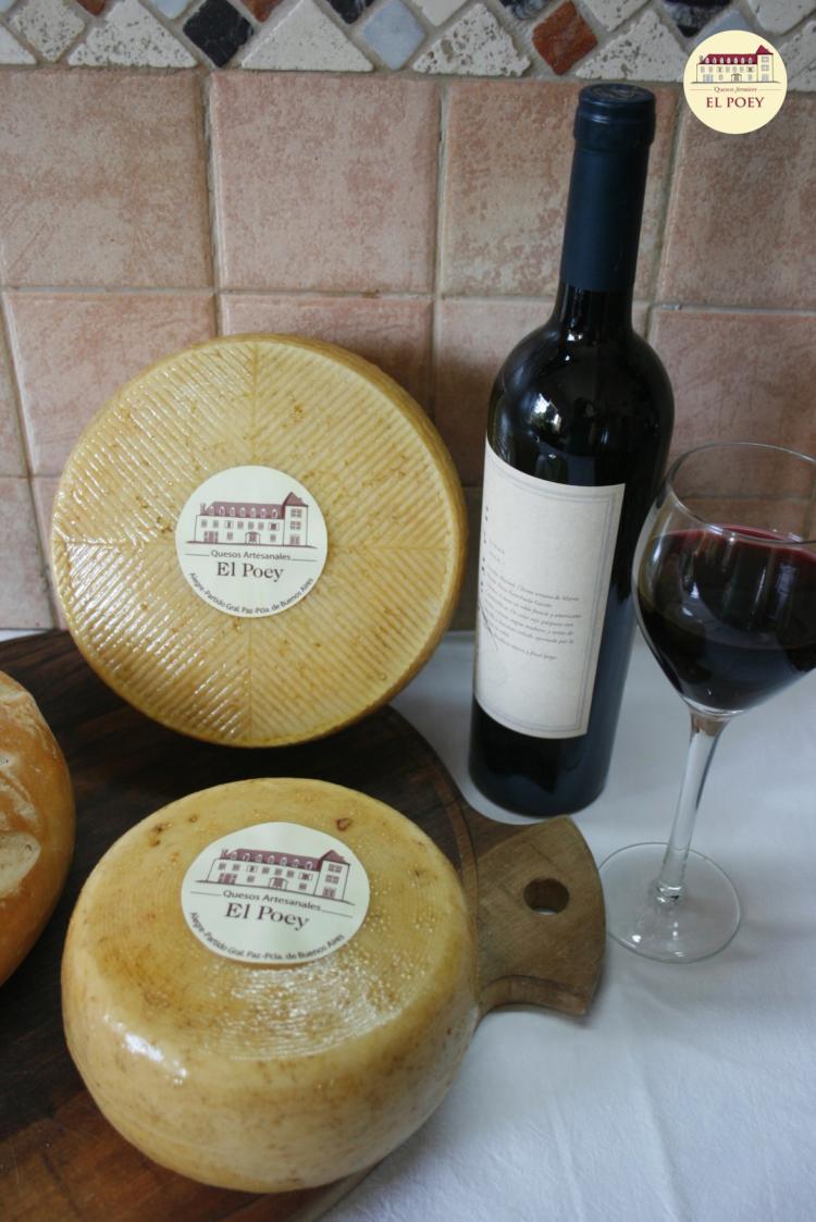 Enrique Capdevielle tiene un tambo ovino y cumplió el sueño de vender quesos con marca propia