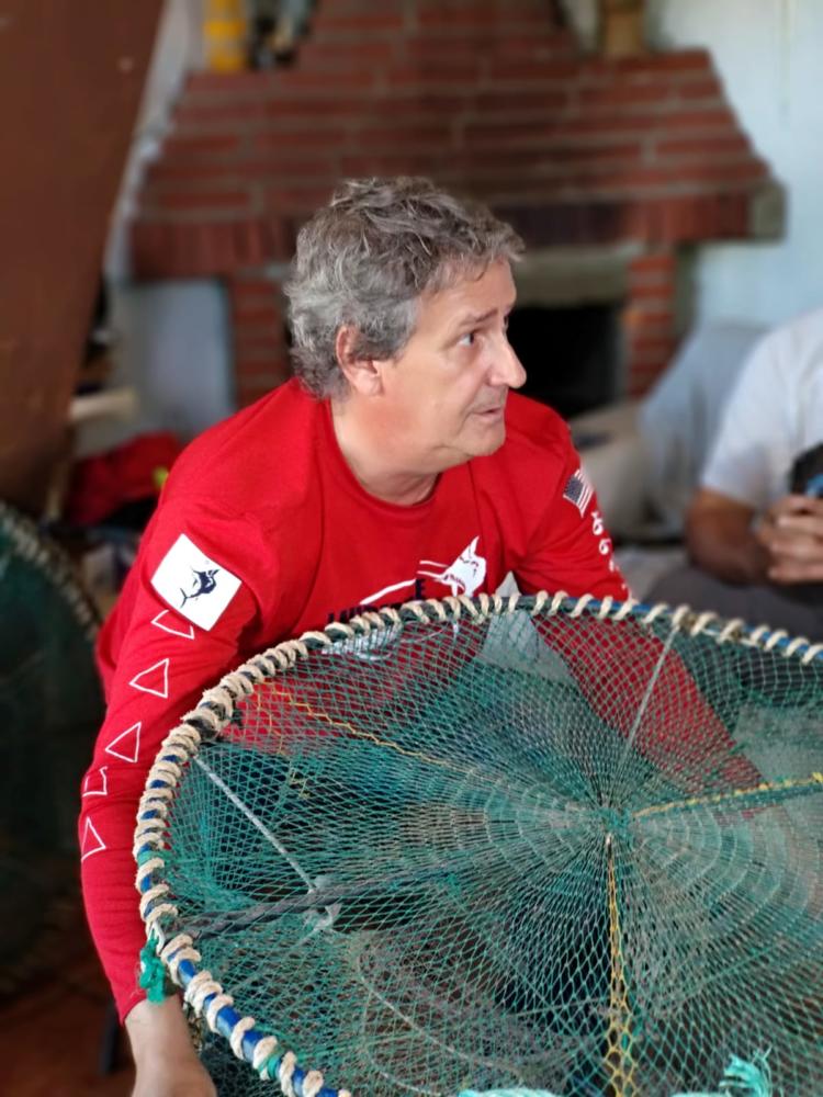 Rodrigo García Píngaro promueve cambiar las redes por jaulas: “Con el actual sistema de pesca mueren 12 mil tiburones por hora”