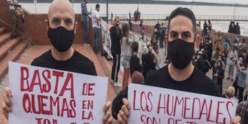 Por los incendios en las islas frente a Rosario, los ambientalistas reclaman que se active el debate por una Ley de Humedales