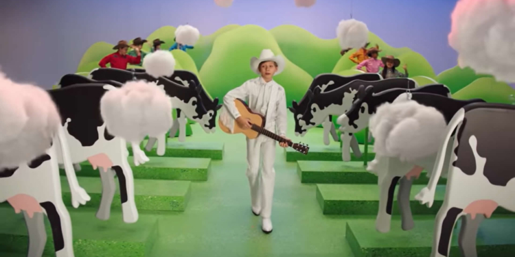 Burger King asegura que sus vacas se tiran menos gases y que así ayudan a frenar el cambio climático